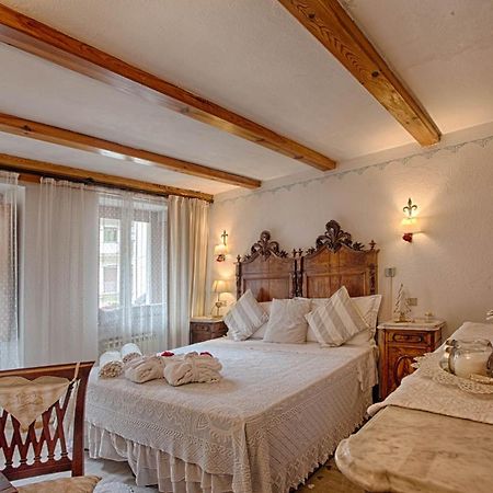 Le Coeur Du Pont Hotel Donnaz Buitenkant foto