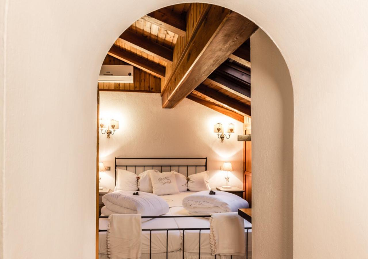 Le Coeur Du Pont Hotel Donnaz Buitenkant foto