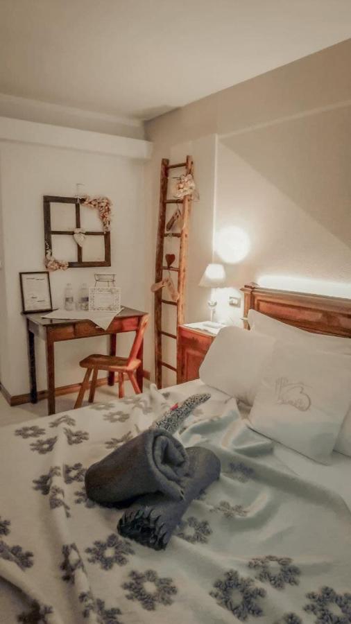 Le Coeur Du Pont Hotel Donnaz Buitenkant foto