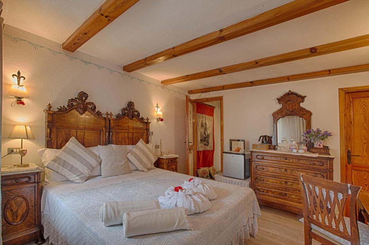 Le Coeur Du Pont Hotel Donnaz Buitenkant foto